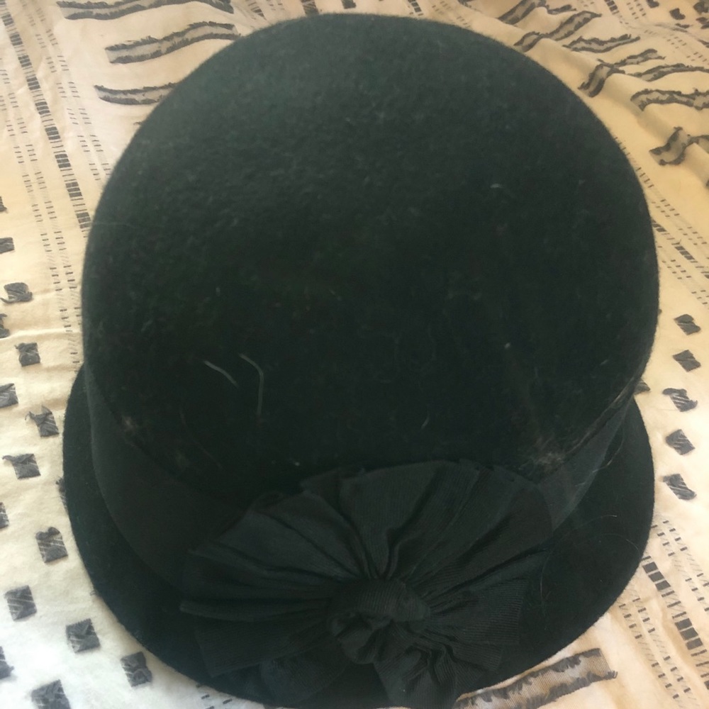 Cloche hat